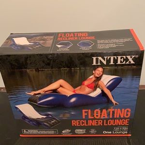 Floating recliner lounge. - New in box!